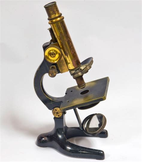 ilk mikroskop hangi tarihte ve kim tarafından bulunmuştur